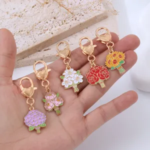 Bellissimo Set di Portachiavi con Fiori Smaltati Oro Bouquet Borsa Charm Moda Regalo