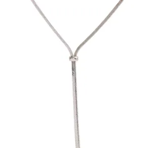 Verstellbare silberne Schlangenkette Y-Halskette Detailansicht, minimalistischer Pullover.