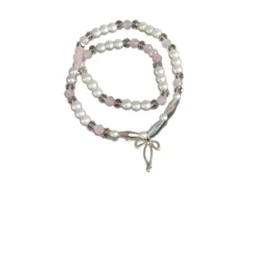 Doppelchichtige Perlen rosa Kristall Perlen Armband mit süßem Schleife Anhänger für Damen.