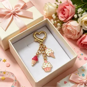 Porte-clés Été Sucré Émail Gâteau Glace Voilier Pour Femmes Filles Alliage Strass Fermoir Coeur Charme de Sac Cadeau
