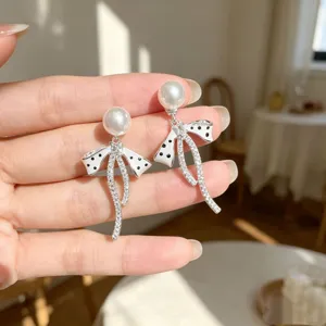 Süße gepunktete Schleife Perle Ohrringe, elegante Vintage Strass Quaste Ohrschmuck für Damen.
