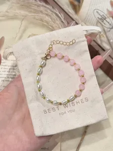 Originales chinesisches Chalcedon und Perlen Spleißarmband mit vergoldeten Abstandsperlen.