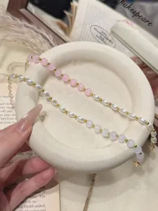 Originales neuchinesisches helles Chalcedon Perlen Spleiß Armband, vergoldete Abstandshalter.