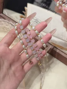 Elegantes chinesisches Perlen- und Chalcedon-Armband verstellbare vergoldete Kette
