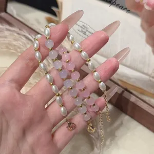 Originaler neuer chinesischer rosa Chalcedon und Perlen Armband mit goldenen Perlen.