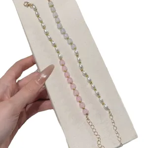 Originales chinesisches Perlen- und Chalcedon-Armband mit eleganten vergoldeten Abstandshaltern.