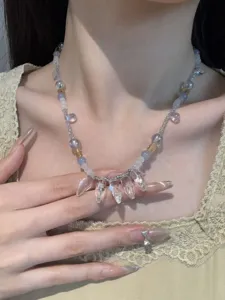 Handgemachte Kristall Perlen Schlüsselbein Kette mit hellblauen Chalcedon und gelbem Quarz.