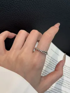 Anillo cruzado de cuentas plateadas estilo coreano, diseño abierto de moda para mujer.