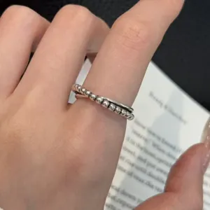 Elegante anillo apilable de cuentas de plata para mujer, joya abierta de dedo elegante.