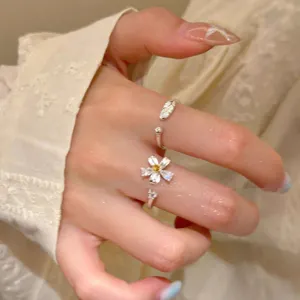 Silber Blume Feder Strass Offener Ring Für Damen Nische High-End Verstellbar Stapelbar Fingerring Legierung Schmuck
