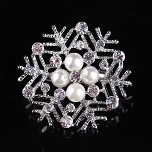 Elegant Alloy Artificial Pearl Snowflake Brooch For Women Fashion Rhinestone Flower Pin Jewelry Gift Versatile Scarf Clip