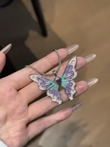 Anime Schmetterling Anhänger Halskette Gradient Emaillierte Kette Schmuck Geschenk Damen