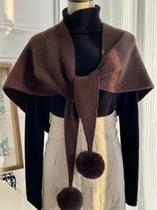Koreaanse stijl winter warme gebreide driehoekige sjaal met leuke pompons voor vrouwen.