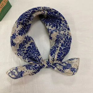 Retro printed small square scarf, stylish multi-functional neck scarf for daily wear.
