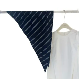 Foulard triangulaire rayé style coréen décoration col de chemise foulard minimaliste.
