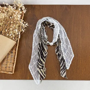 Elegant lace spliced pearl scarf for women, stylish spring summer ribbon collar fashion accessory.