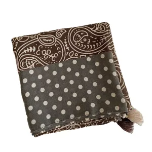 Écharpe vintage à motif cachemire et pois avec franges, élégant foulard de style old money.