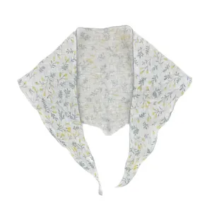 Foulard triangulaire à imprimé floral pour femme, léger bandeau vintage et accessoire.