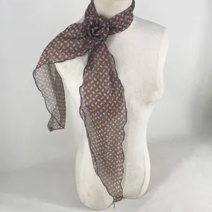 Foulard élégant marron pour femme avec motif floral et décoration de rose amovible