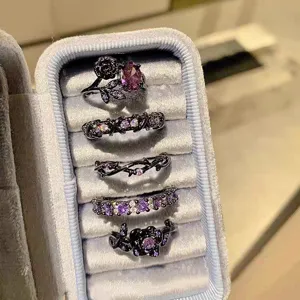 Anillo Abierto Gótico de Rosa Negra y Espinas para Mujer Vintage con Strass Púrpura Cruz Geométrica Anillo Ajustable Joyería Punk