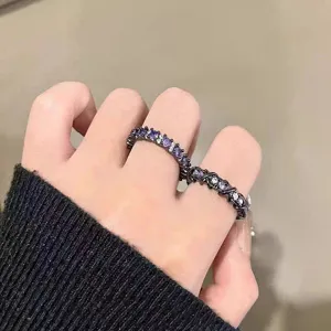 Anillo cruzado de metal negro de estilo punk con zirconia morada para mujeres joyeria