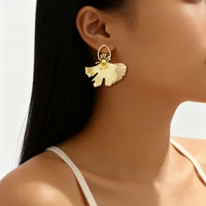 Atemberaubende goldene Ginkgoblatt Statement Ohrringe, schickes Flügel Design Damen Ohrschmuck.
