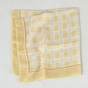 Koreaanse stijl gele ruitjes vierkante sjaal, elegant en modieus accessoire voor hals.