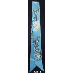 Sciarpa sottile in seta con stampa mandorlo di Van Gogh, elegante foulard blu stile artistico.