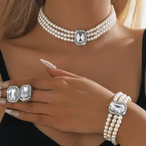 Set collana choker e bracciale in perle sintetiche con centro in cristallo brillante