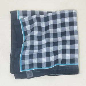Koreaanse stijl zwart grijs ruitje kleine sjaal mode trendy vierkante sjaal nek decoratie.