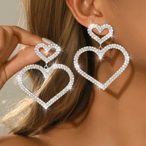 Splendidi orecchini pendenti a doppio cuore con strass, eleganti gioielli di moda donna.