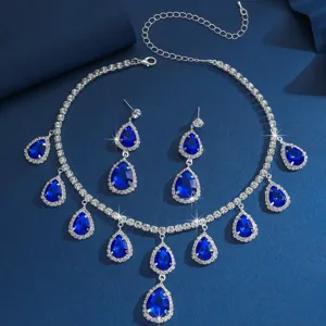 Set collana e orecchini a goccia in cristallo elegante, gioielli con strass per le donne.