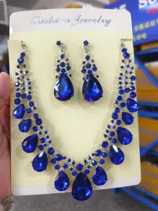 Set collana e orecchini cristallo blu gioiello vintage elegante accessori moda donna.