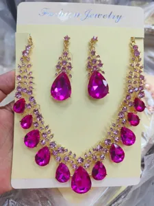 Set collana e orecchini in cristallo retrò europeo, elegante gioiello con strass rosa.
