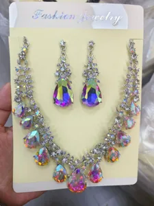 Set di collana e orecchini in cristallo retrò esagerato alla moda da donna due pezzi