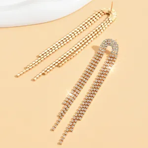 Eleganti orecchini lunghi con nappe di cristallo strass da donna, design di gioielli in oro brillante