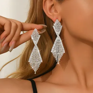 Eleganti orecchini lunghi con strass geometrici da donna, gioielli di modo sfolgoranti.