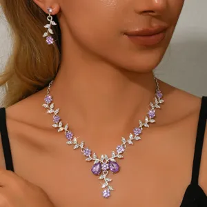 Set collana e orecchini da sposa in cristallo con pietre viola e zirconi brillanti per feste.