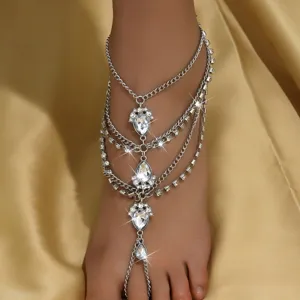 Meravigliosa catenella per caviglia multistrato con strass argento sandalo piedi nudi donna.