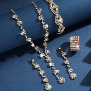Set gioielli sposa strass collana bracciale orecchini dettaglio design elegante brillante