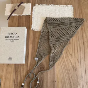 Écharpe Triangle Tricotée Creuse pour Femmes Mode Polyvalente Bandana Cheveux Cordon Perlé Accessoires de Tête Printemps Été