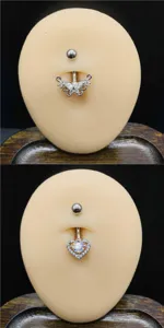 Edelstahl Bauchnabelring mit Zirkonia Schmetterling und Herz Anhänger Detailaufnahme.