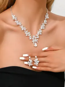 Elegantes Strass Blatt Halskette und Ohrringe Set, silberne Kristall Schlüsselbein Kette Detail.