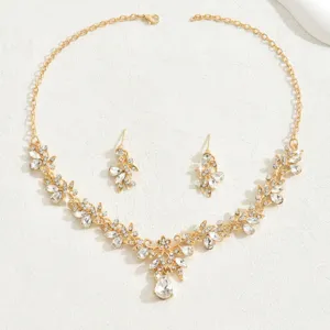 Elegantes goldfarbenes Strass Braut Halskette und Ohrringe Set, ideal für Hochzeiten und Abendkleider.
