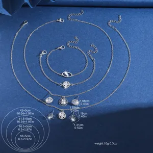 Elegante koperen zirkonia sieradenset met kettingen armbanden en sprankelende oorbellen.
