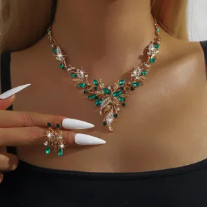 Exquisito juego de joyas de lágrima de diamantes de imitación con collar y aretes.