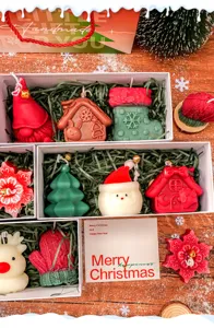 Vue détaillée du coffret cadeau de bougies parfumées de Noël aux formes variées