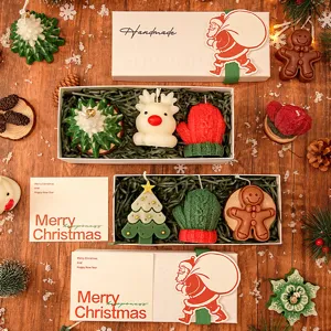 Coffret cadeau de bougies parfumées de Noël avec des formes festives