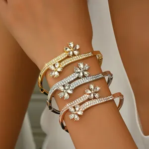 Minimalist Stainless Steel Rose Gold Bangle For Women Electroplated Rhinestone Flower Bracelet Fashion Sweet Floral Open Jewelry Gift