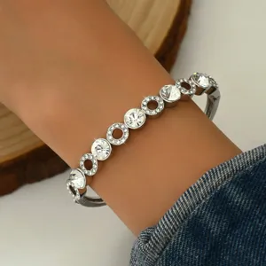 Elegante bracciale rigido geometrico in strass argentato luminoso gioiello da polso donna.